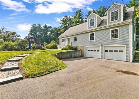 It contains 7 bedrooms and 4 bathrooms. . Zillow walpole ma